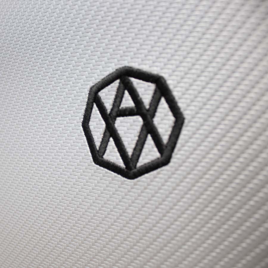 VA-Mini Carbon Fiber Silver/Black, flipillä - Image 3