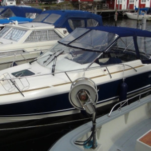 AQUADOR 23 DC -03-> venekuomu / ei kaaria, kapteeninsininen