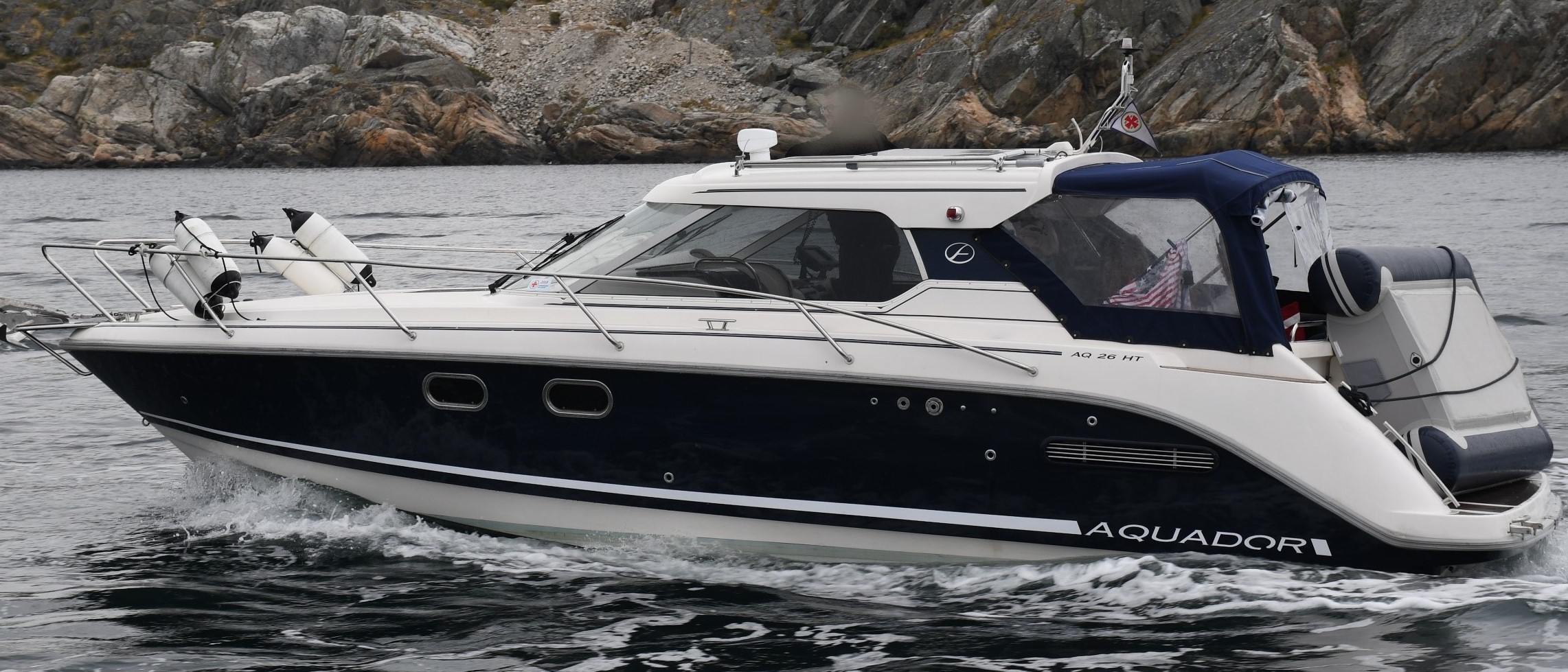 AQUADOR 26-HT -03-> venekuomu / ei kaaria, tumma navy